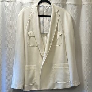 Tallia White Sport Coat with Notched Lapels and Textured Fabric